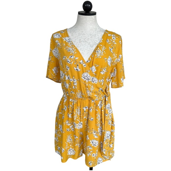 Kori America Floral Mustard Yellow Romper Surplice Faux Wrap Ties Size L - Picture 1 of 13